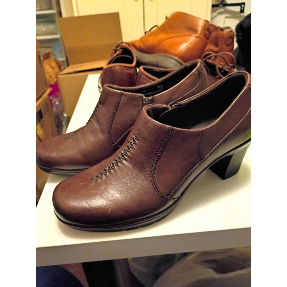 Clarks Bendables Brown Leather Zip Block Heel Pumps Round Toe 9M